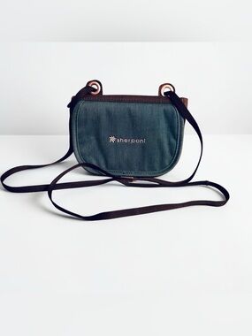 Sherpani Small Crossbody Wallet Purse Green  4.5” X 6.25”
